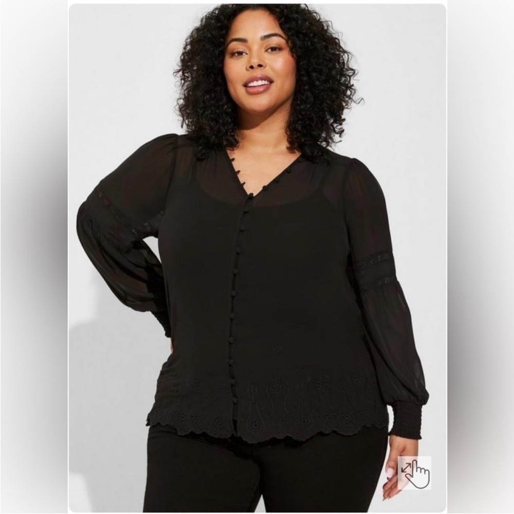 Torrid black chiffon clip dot with contrasting eyelet blouse Size 2 EUC